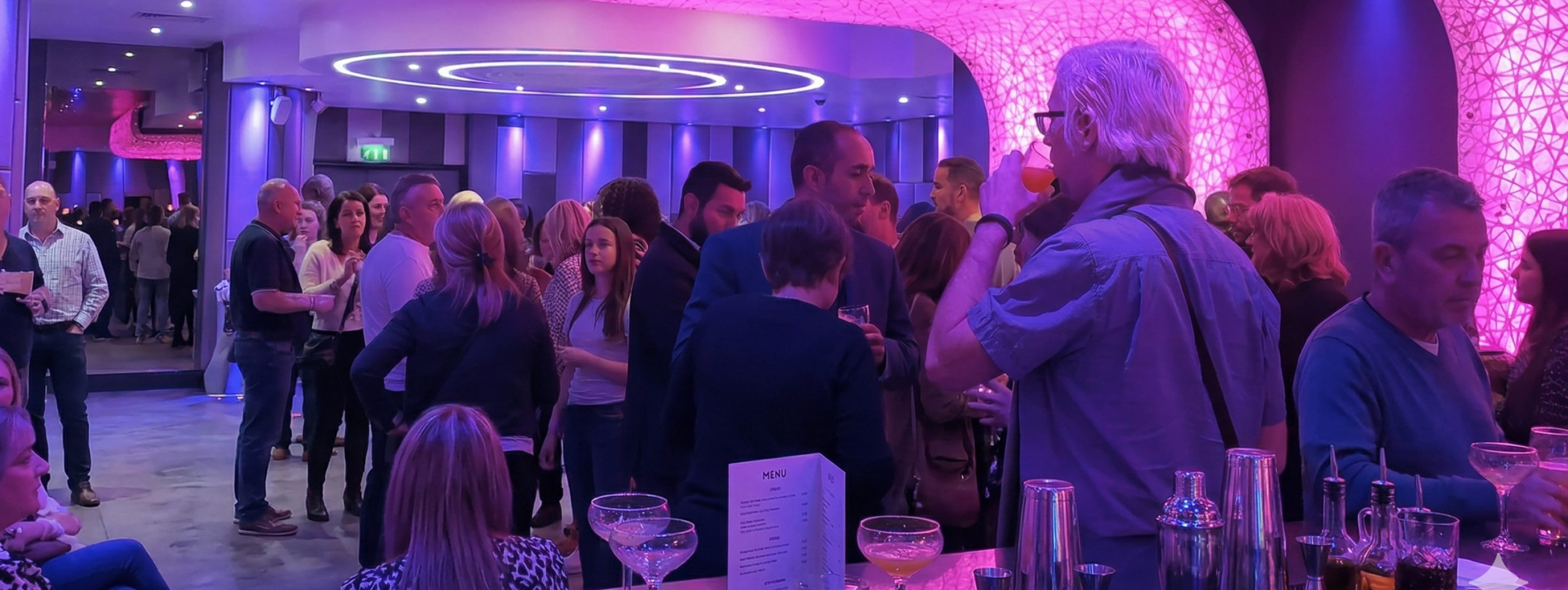 Soirée dans un bar entre collègues OLA